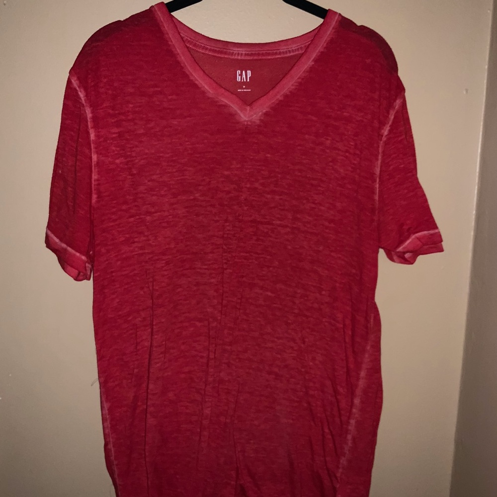 Gap Red V-Neck Short-Sleeve T-Shirt, size M